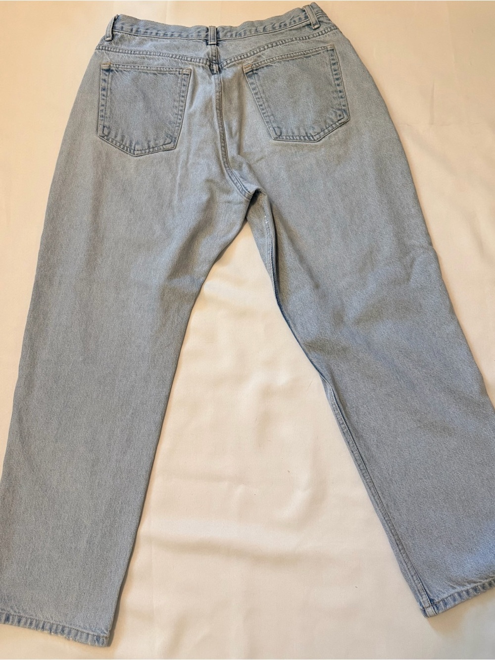 Women’s Light Wash Straight Leg Jeans - Picture 2 of 5